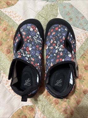 Women's Floral Hook-and-Loop Slip-On Shoe — Black Floral